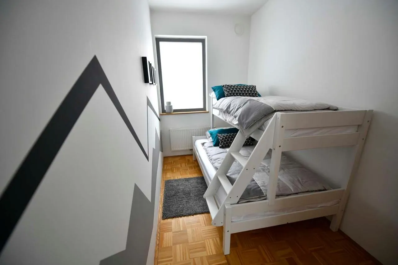Otroška soba s pogradom v apartmaju Modra brzica